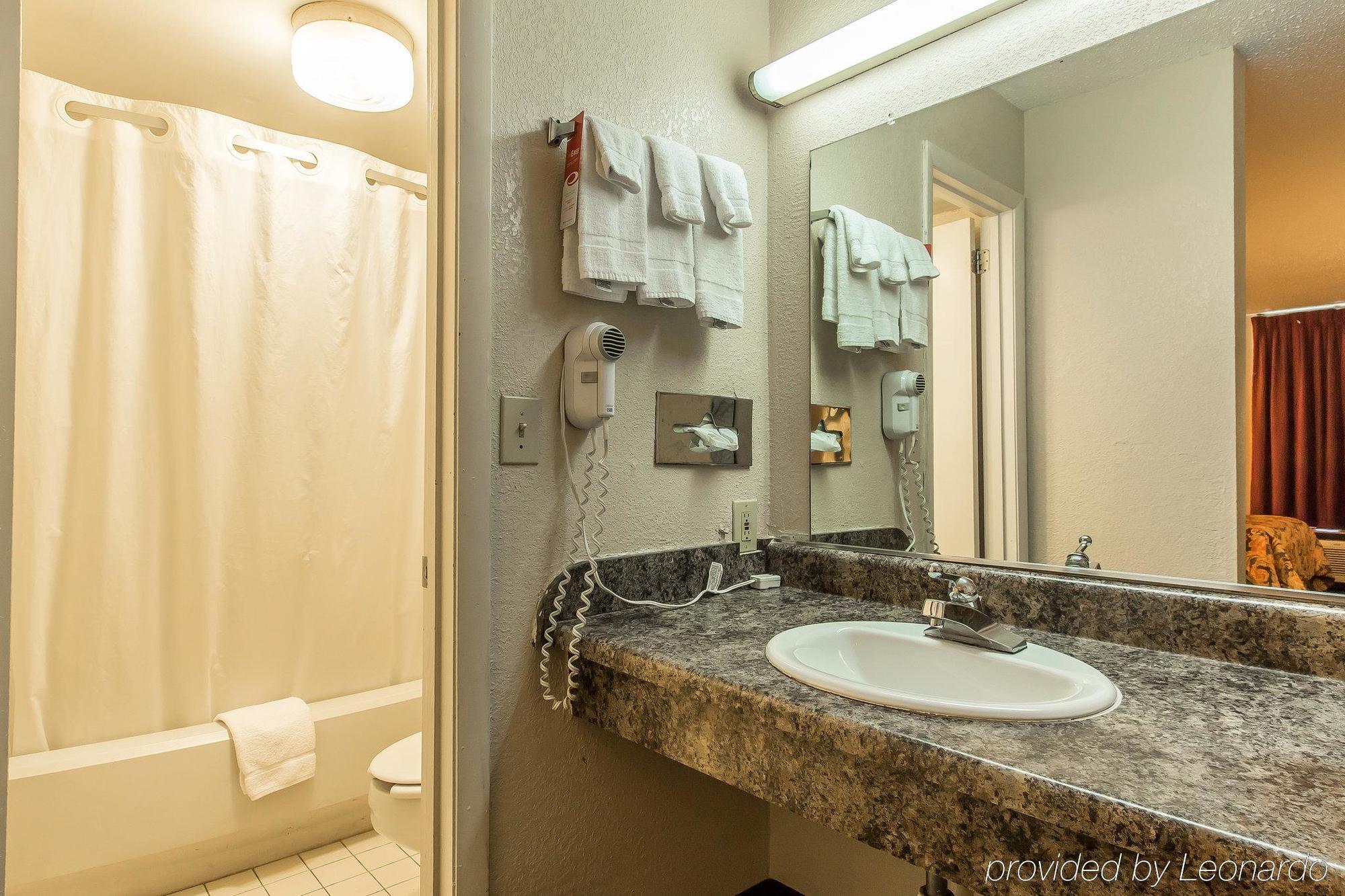 Econo Lodge Скотсборо Экстерьер фото