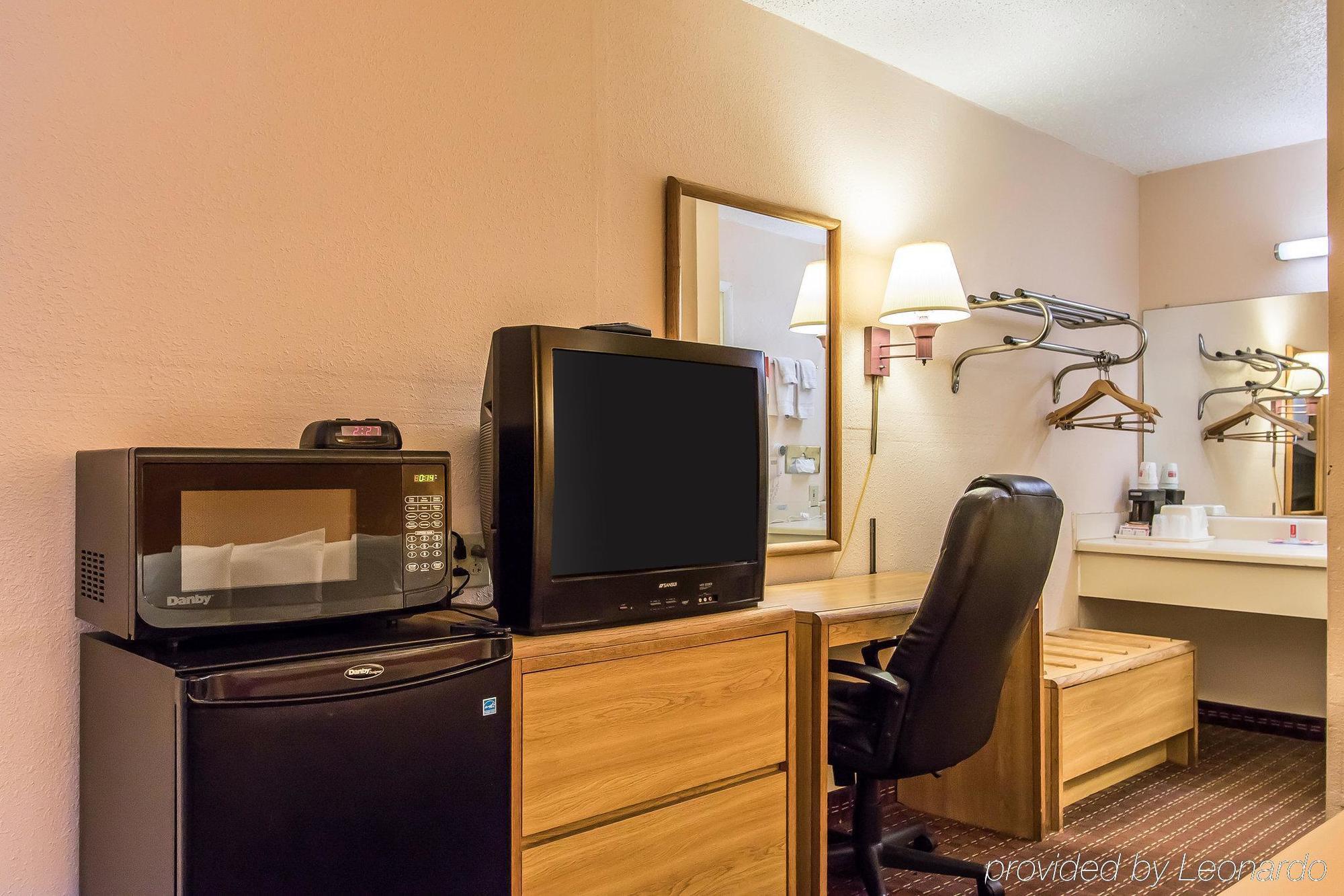 Econo Lodge Скотсборо Экстерьер фото