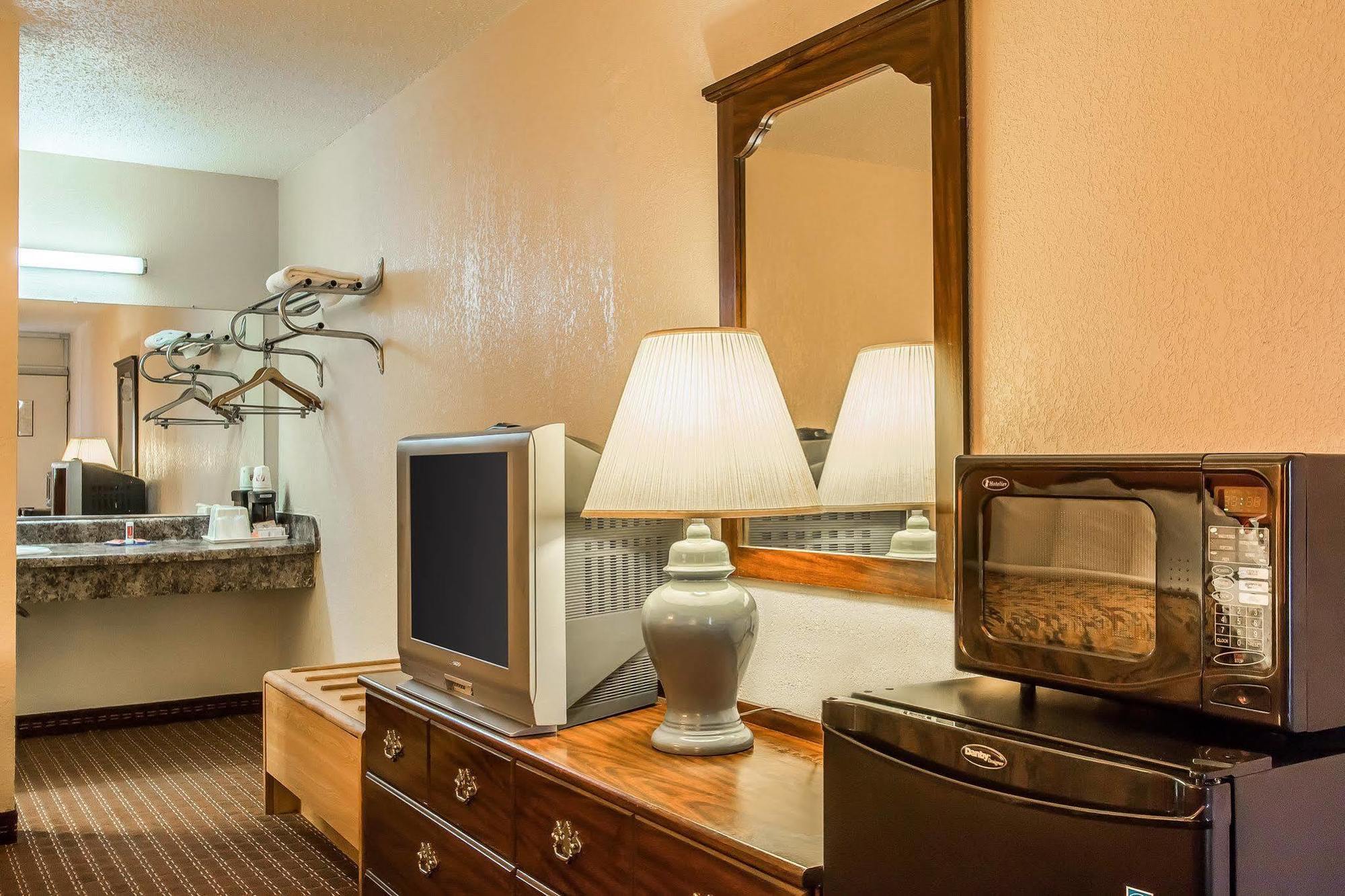 Econo Lodge Скотсборо Экстерьер фото